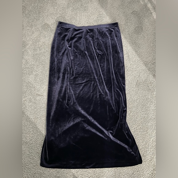 Women’s Lord & Taylor velvet navy/ grayish skirt size Medium - Picture 3 of 8